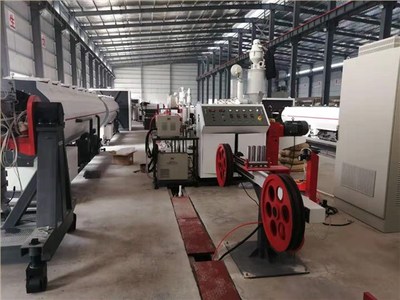 鋼絲網(wǎng)骨架管下線 鄧權(quán)塑業(yè)向智能制造工廠邁進